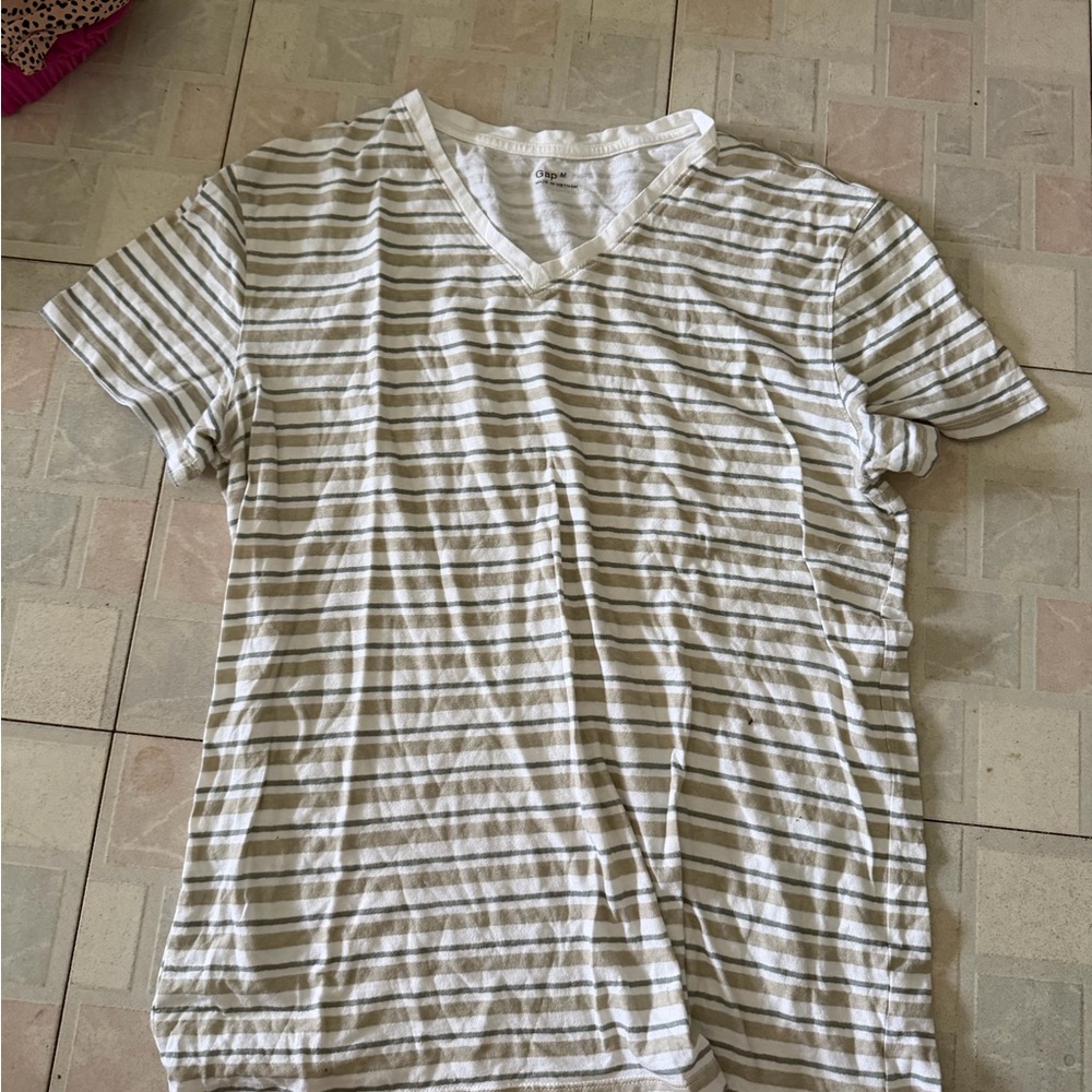Men's Gap  V-Neck Short Sleeve Tee - White with Tan Gray Stripes - Size Medium